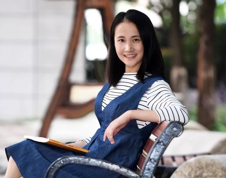 杨娜.jpg